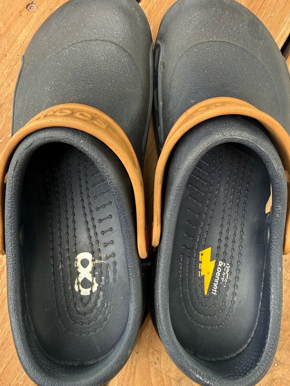 Crocs Bistro Black body with a tan strap - Picture 6 of 8